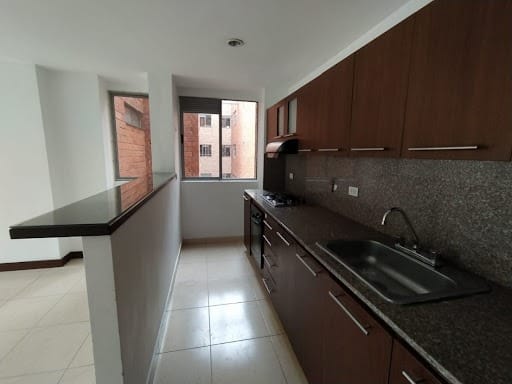 Apartamento de 3 alcobas en arriendo en Loma Del Escobero, Envigado, 107 m² · foto 14 de 15