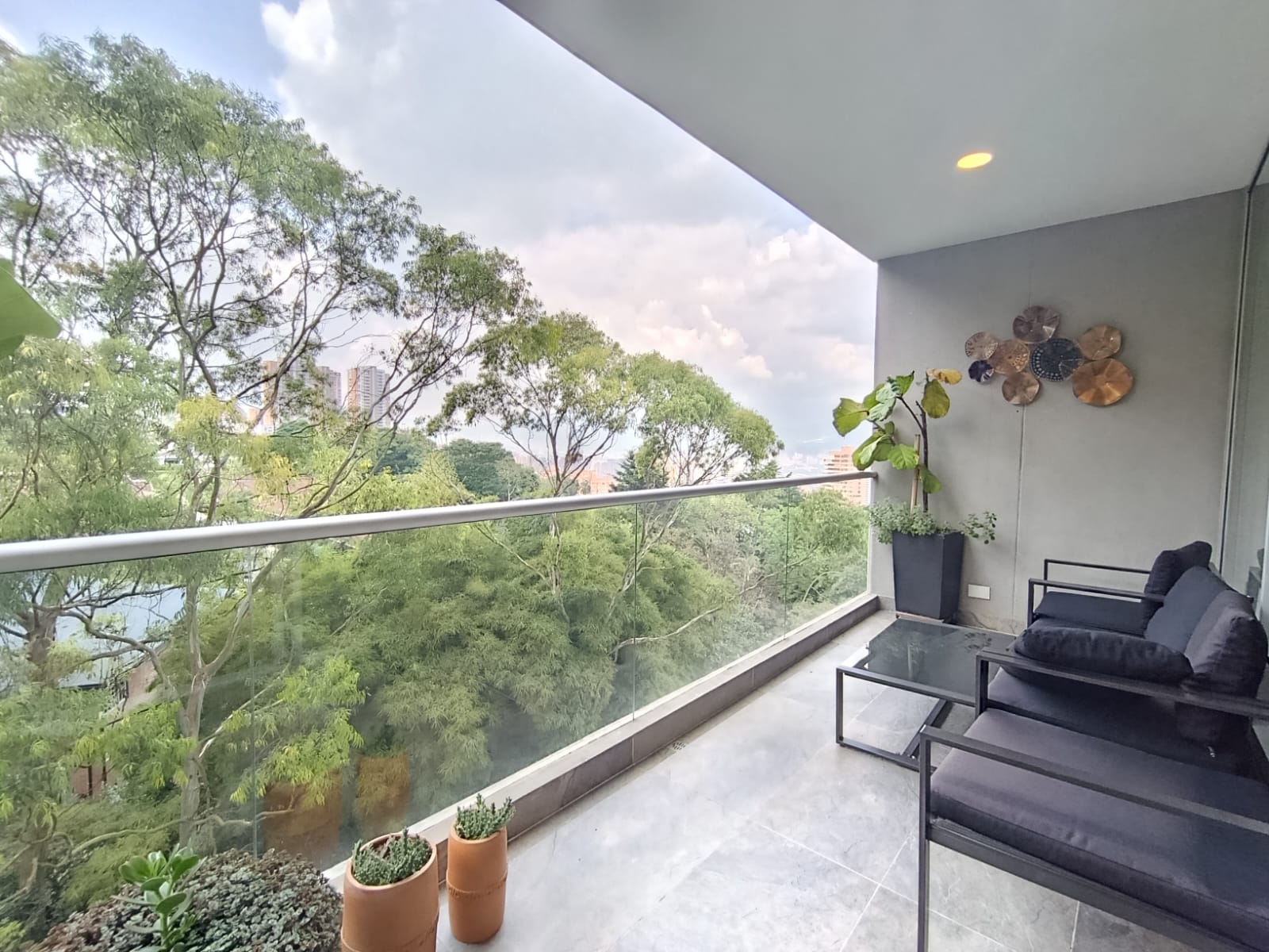 Apartamento en arriendo en El Poblado, Medellín · foto 2 de 20