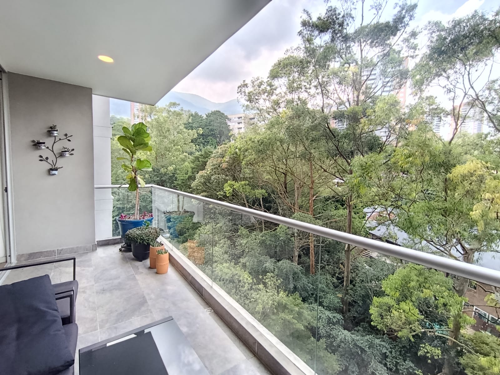 Apartamento en arriendo en El Poblado, Medellín · foto 3 de 20