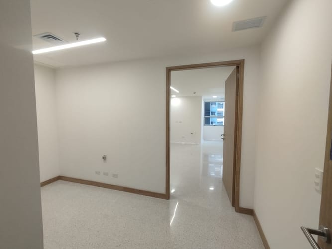 Consultorio en arriendo en El Poblado, Medellín, 38 m² · foto 2 de 11