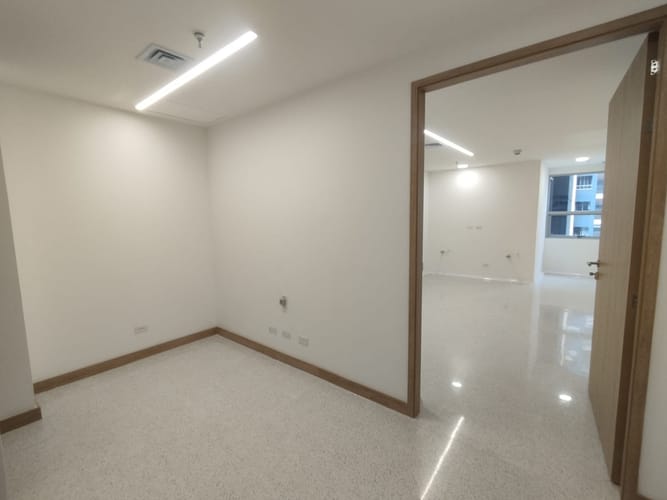 Consultorio en arriendo en El Poblado, Medellín, 38 m² · foto 3 de 11