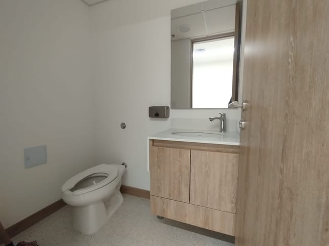 Consultorio en arriendo en El Poblado, Medellín, 38 m² · foto 5 de 11