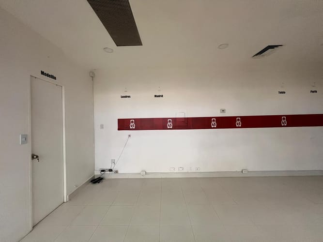 Local en arriendo en Conquistadores, Medellín, 30 m² · foto 6 de 10