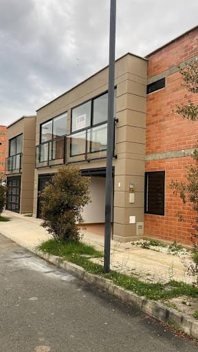 Casa de 3 alcobas en arriendo en San Nicolas, La Ceja, 124 m² · foto 2 de 16