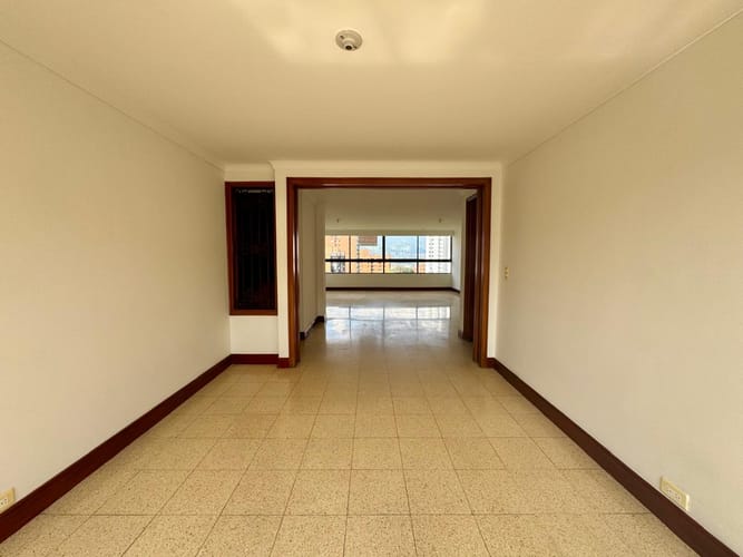 Apartamento de 3 alcobas en arriendo en El Poblado, Medellín, 137 m² · foto 2 de 20
