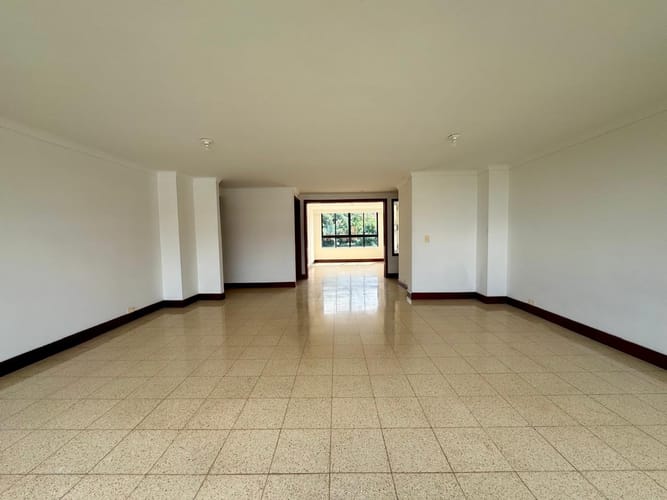 Apartamento de 3 alcobas en arriendo en El Poblado, Medellín, 137 m² · foto 3 de 20