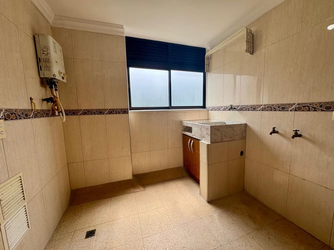 Apartamento de 3 alcobas en arriendo en El Poblado, Medellín, 137 m² · foto 7 de 20