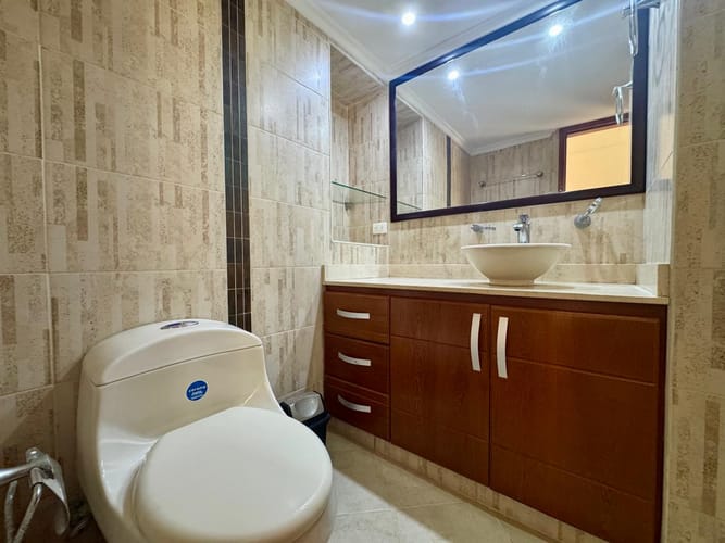 Apartamento de 3 alcobas en arriendo en El Poblado, Medellín, 137 m² · foto 8 de 20