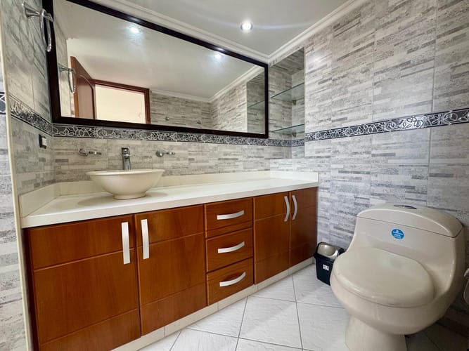 Apartamento de 3 alcobas en arriendo en El Poblado, Medellín, 137 m² · foto 16 de 20