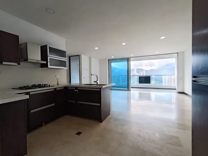 Apartamento de 3 alcobas en arriendo en Las Lomitas, Sabaneta, 135 m² · foto 13 de 20