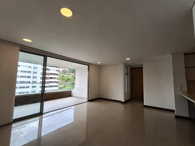 Apartamento de 2 alcobas en arriendo en El Poblado, Medellín, 110 m² · foto 3 de 18