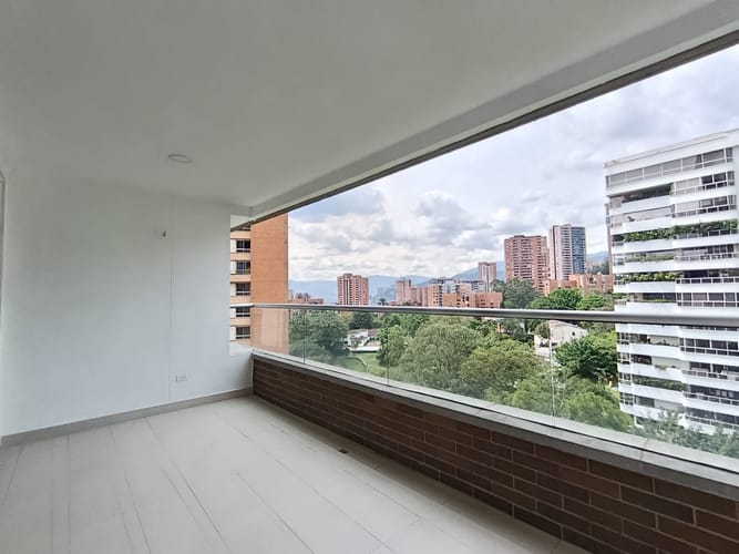 Apartamento de 2 alcobas en arriendo en El Poblado, Medellín, 110 m² · foto 5 de 18