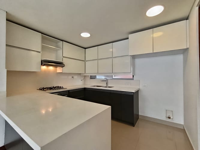 Apartamento de 2 alcobas en arriendo en El Poblado, Medellín, 110 m² · foto 8 de 18