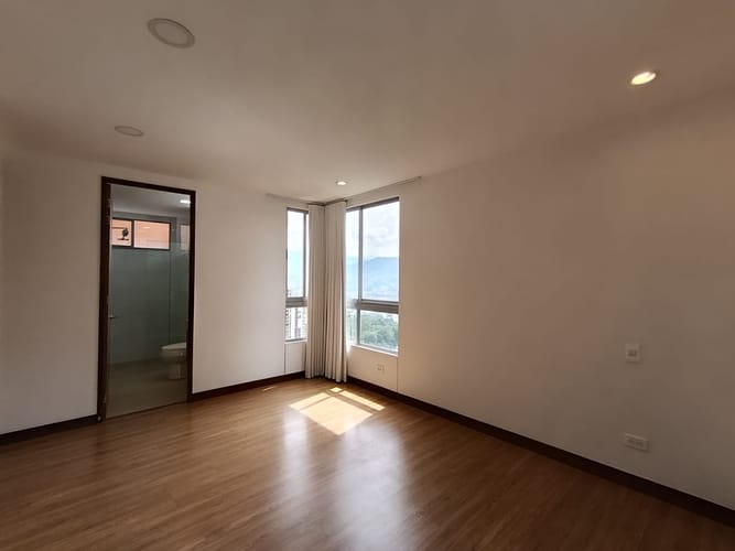 Apartamento de 2 alcobas en arriendo en El Poblado, Medellín, 110 m² · foto 9 de 18