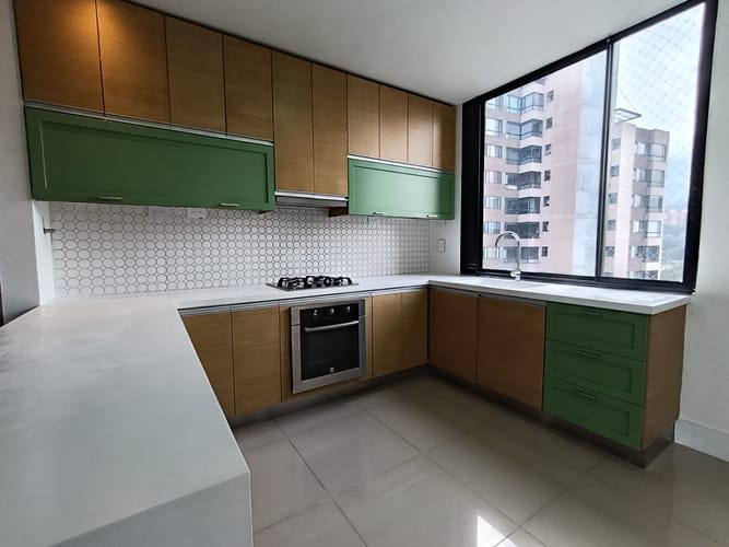 Apartamento de 3 alcobas en arriendo en El Poblado, Medellín, 126 m² · foto 5 de 20