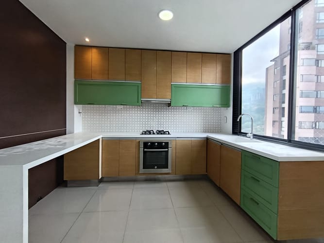 Apartamento de 3 alcobas en arriendo en El Poblado, Medellín, 126 m² · foto 7 de 20
