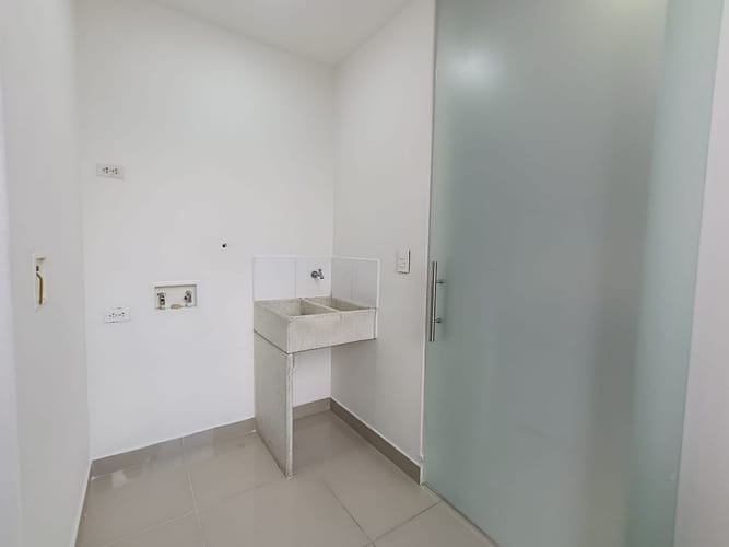 Apartamento de 3 alcobas en arriendo en El Poblado, Medellín, 126 m² · foto 8 de 20