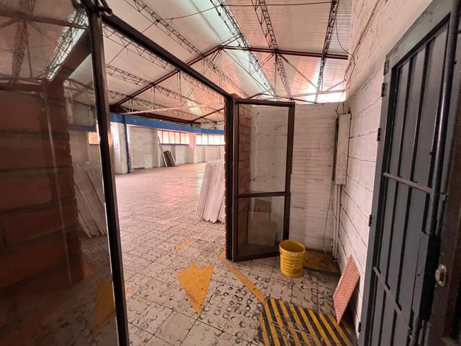 Bodega en arriendo en El Poblado, Medellín, 439 m² · foto 5 de 20