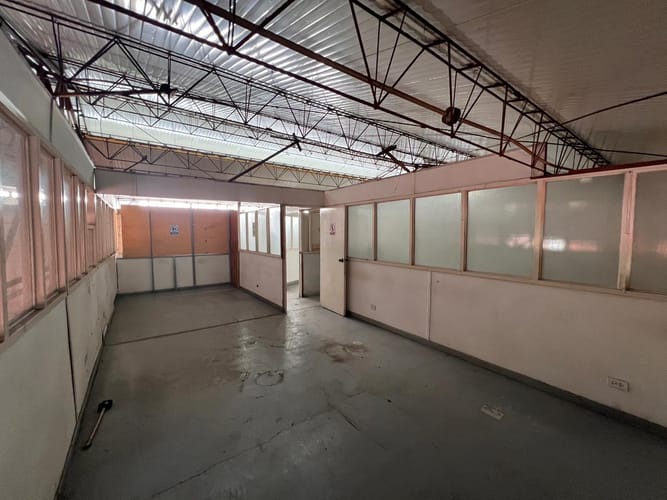 Bodega en arriendo en El Poblado, Medellín, 439 m² · foto 14 de 20
