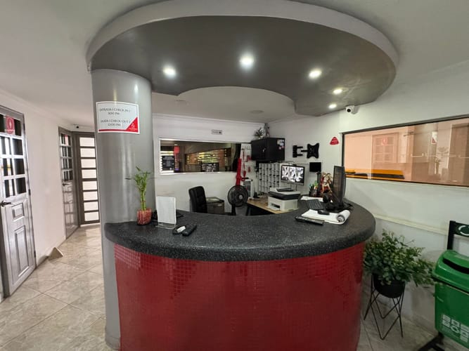 Local en arriendo en Laureles, Medellín, 1700 m² · foto 2 de 20