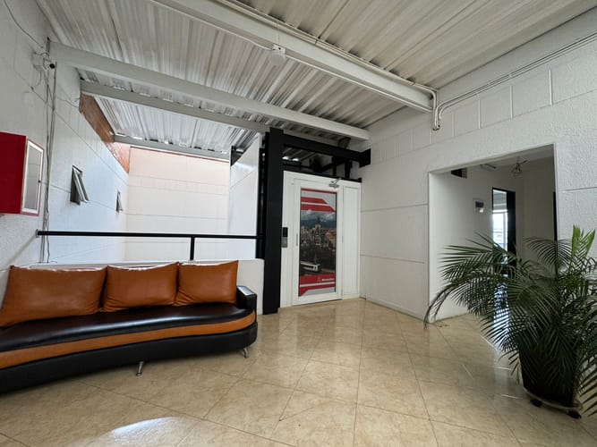 Local en arriendo en Laureles, Medellín, 1700 m² · foto 4 de 20