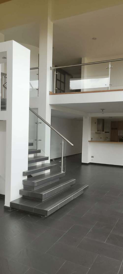 Casa de 5 alcobas en venta en Laura Vicuña, Chía, 367 m² · foto 3 de 7