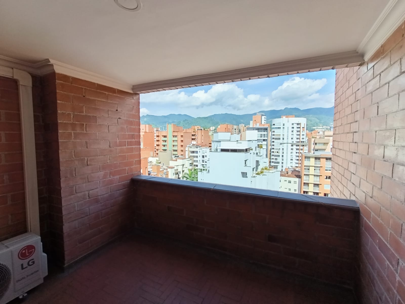 Apartamento en arriendo en Laureles, Medellín · foto 2 de 20