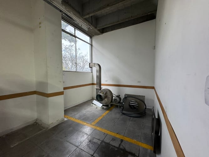 Bodega en arriendo en Primavera, Envigado, 310 m² · foto 11 de 12