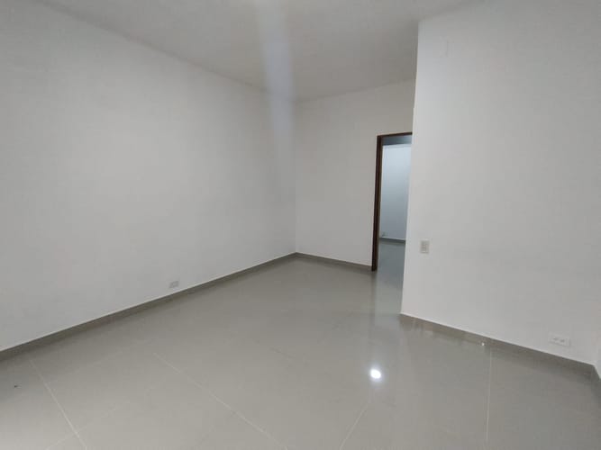 Oficina en arriendo en La Aguacatala, Medellín, 25 m² · foto 5 de 10