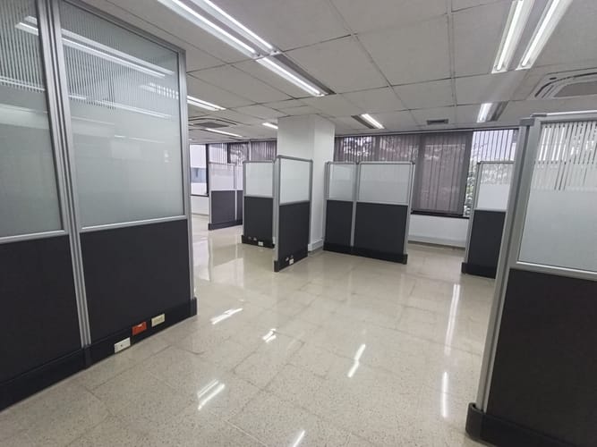 Oficina en arriendo en El Poblado, Medellín, 140 m² · foto 8 de 15