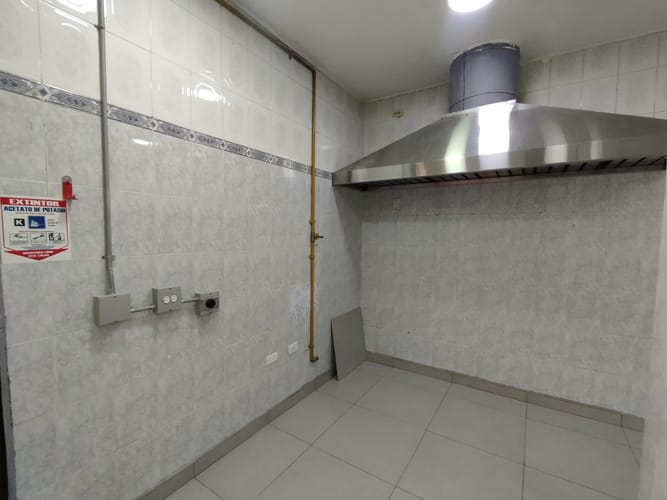 Local en arriendo en El Rincón, Medellín, 22 m² · foto 8 de 15
