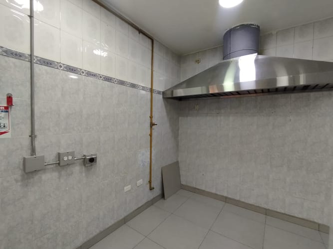 Local en arriendo en El Rincón, Medellín, 22 m² · foto 12 de 15