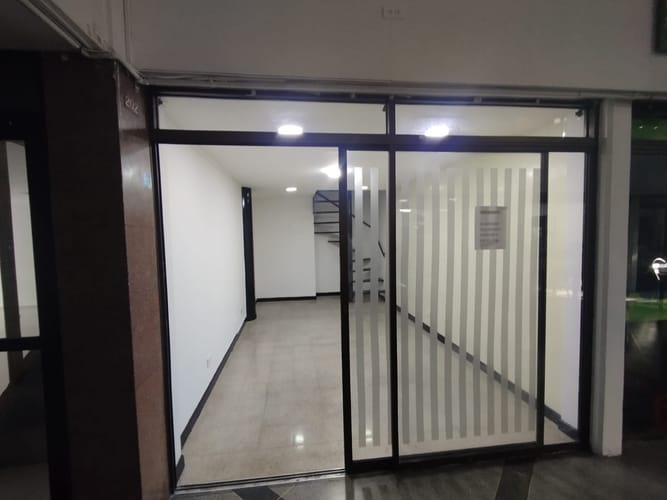 Local en arriendo en La Candelaria, Medellín, 32 m² · foto 2 de 9