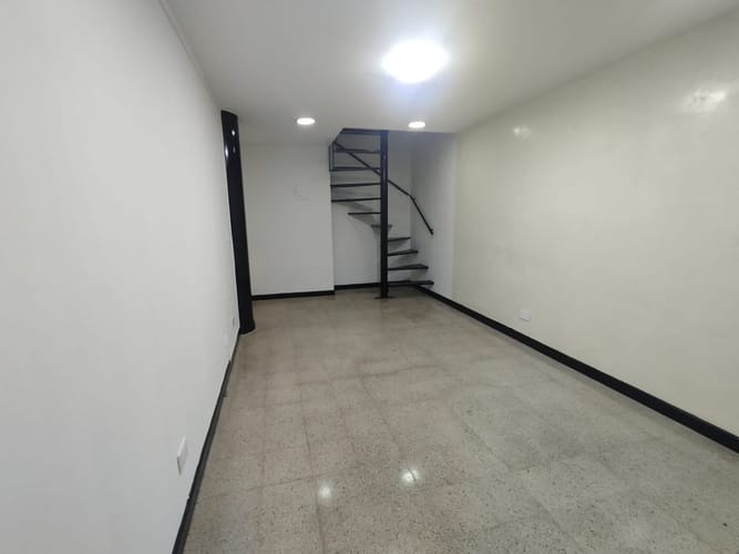 Local en arriendo en La Candelaria, Medellín, 32 m² · foto 3 de 9