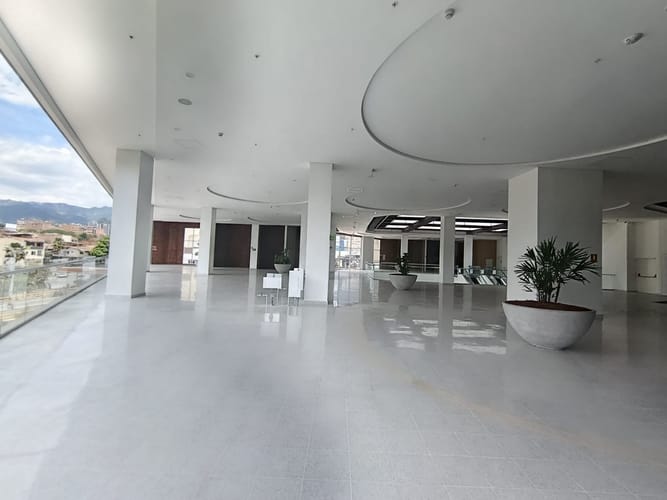 Local en arriendo en Laureles, Medellín, 22 m² · foto 2 de 12