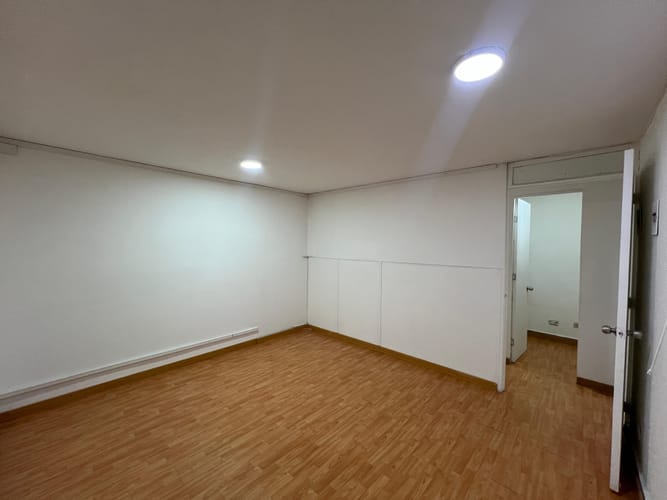 Oficina en arriendo en Bolivariana, Medellín, 67 m² · foto 2 de 18