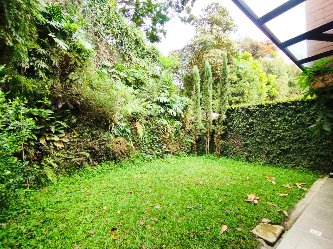 Casa en arriendo en El Poblado, Medellín · foto 2 de 20