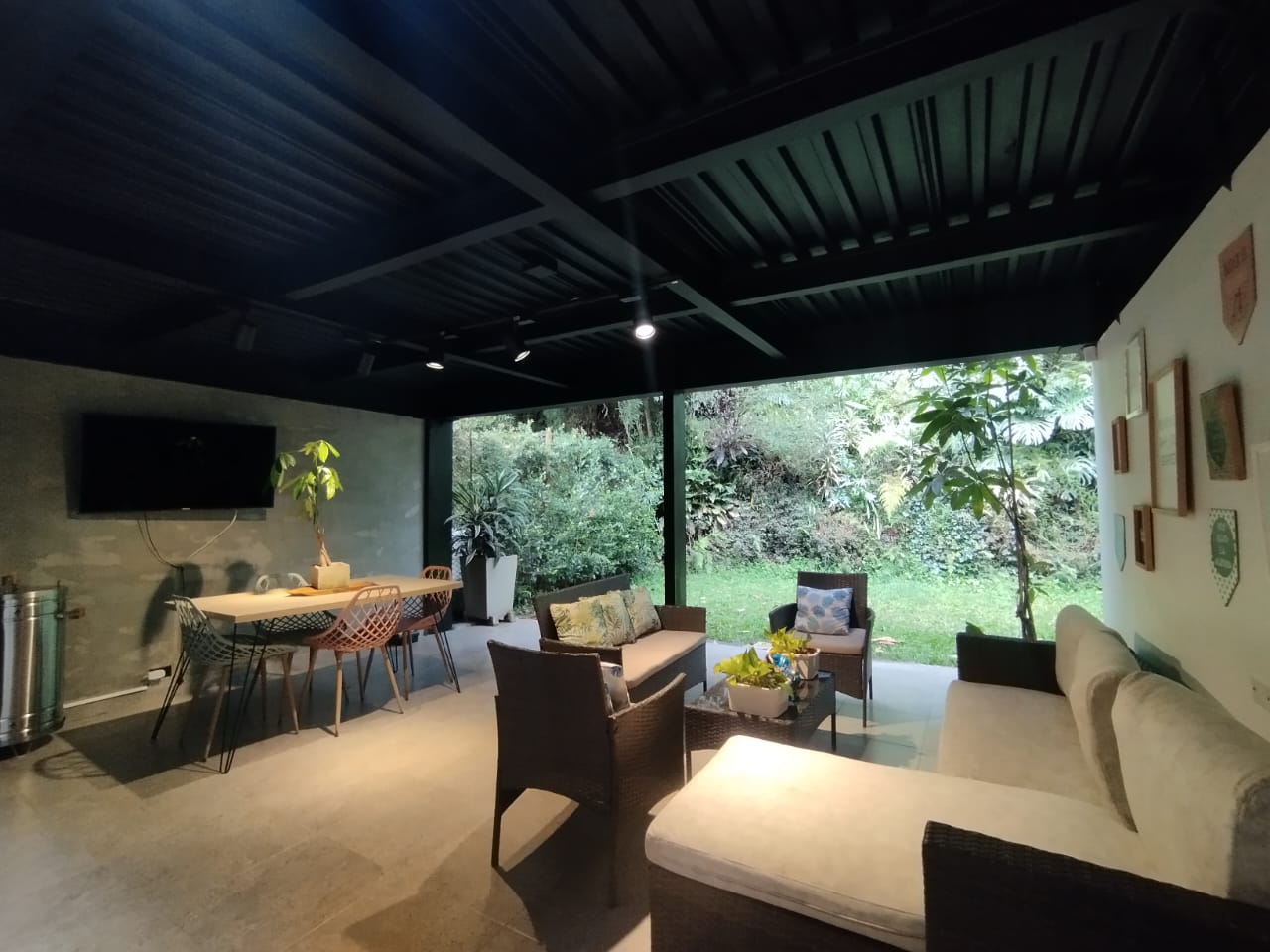 Casa en arriendo en El Poblado, Medellín · foto 3 de 20
