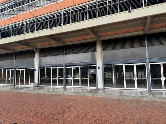 Local en arriendo en Cristo Rey, Medellín, 580 m² · foto 2 de 8