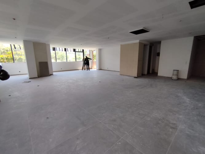 Oficina en arriendo en El Poblado, Medellín, 138 m² · foto 3 de 17