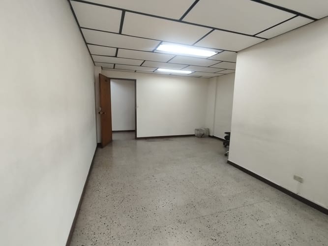 Oficina en arriendo en La Candelaria, Medellín, 47 m² · foto 8 de 12