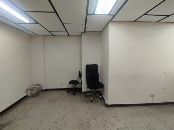 Oficina en arriendo en La Candelaria, Medellín, 47 m² · foto 9 de 12