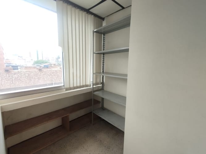 Oficina en arriendo en La Candelaria, Medellín, 47 m² · foto 11 de 12