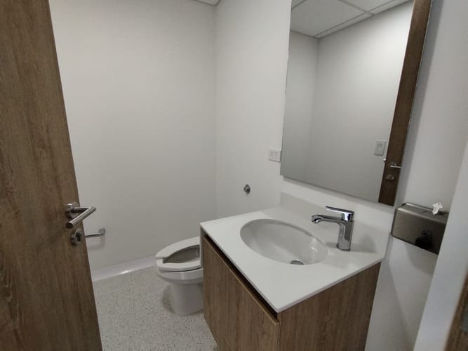 Consultorio en arriendo en El Poblado, Medellín, 38 m² · foto 5 de 12