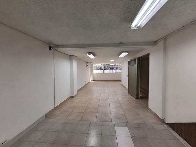 Local en arriendo en Cristo Rey, Medellín, 217 m² · foto 3 de 11