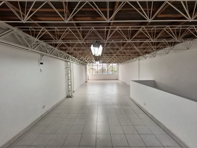 Local en arriendo en Cristo Rey, Medellín, 217 m² · foto 5 de 11