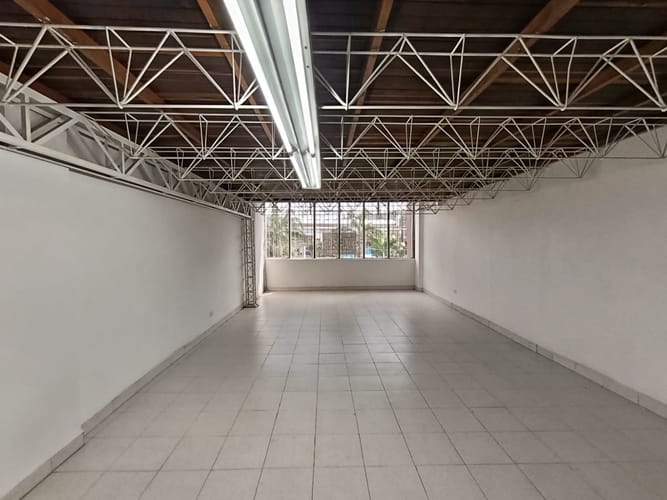 Local en arriendo en Cristo Rey, Medellín, 217 m² · foto 6 de 11