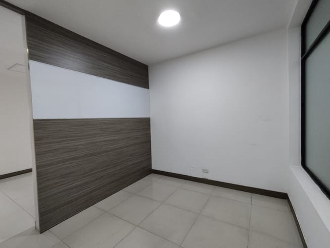 Local en arriendo en El Poblado, Medellín, 138 m² · foto 2 de 11