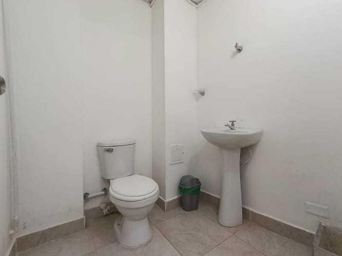Local en arriendo en Cristo Rey, Medellín, 217 m² · foto 10 de 11