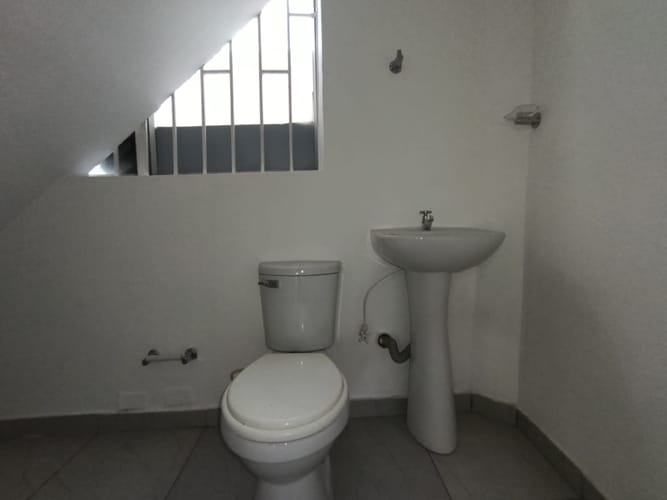 Local en arriendo en Cristo Rey, Medellín, 217 m² · foto 11 de 11